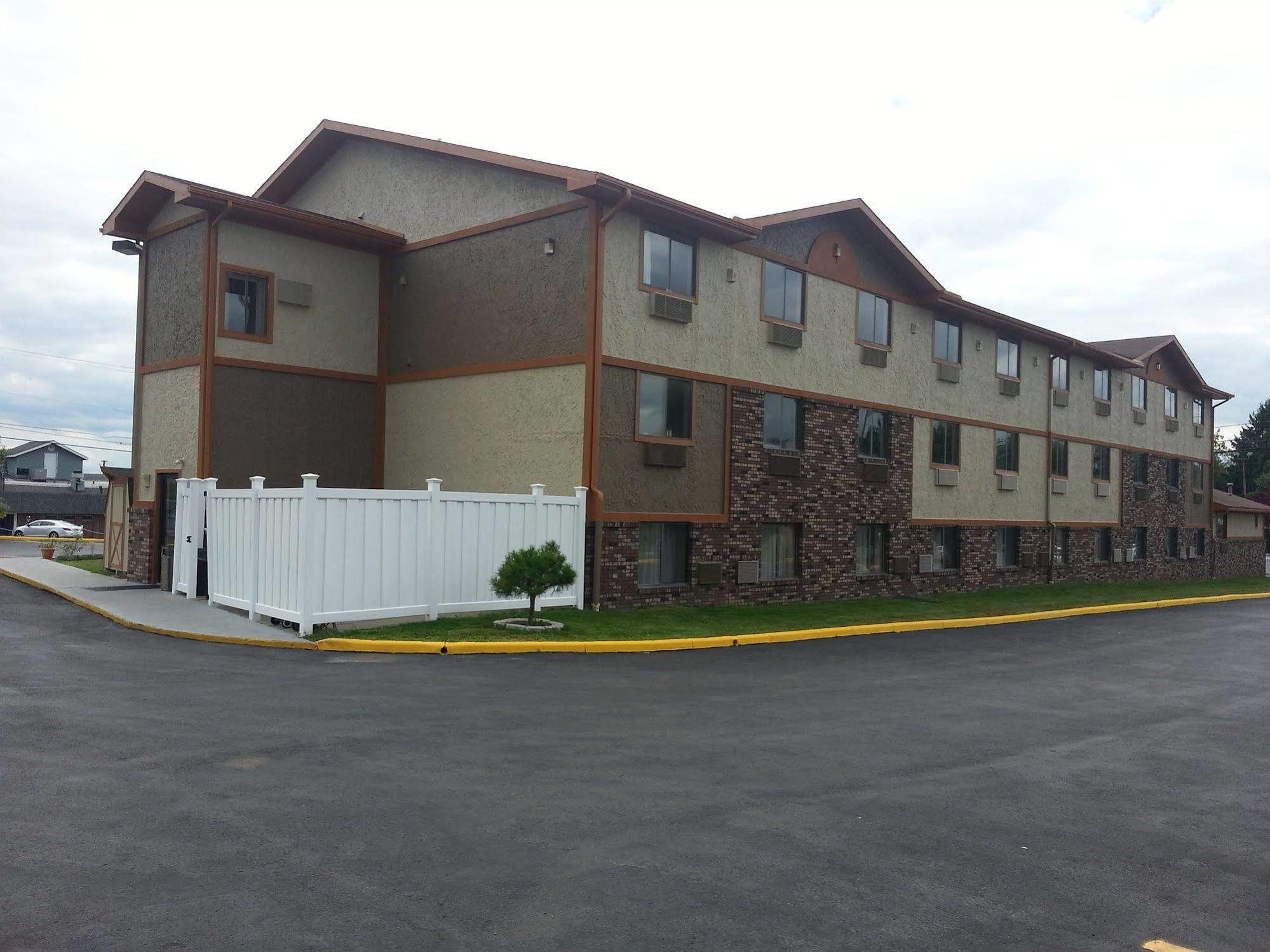 Super 8 By Wyndham Bedford Exterior foto